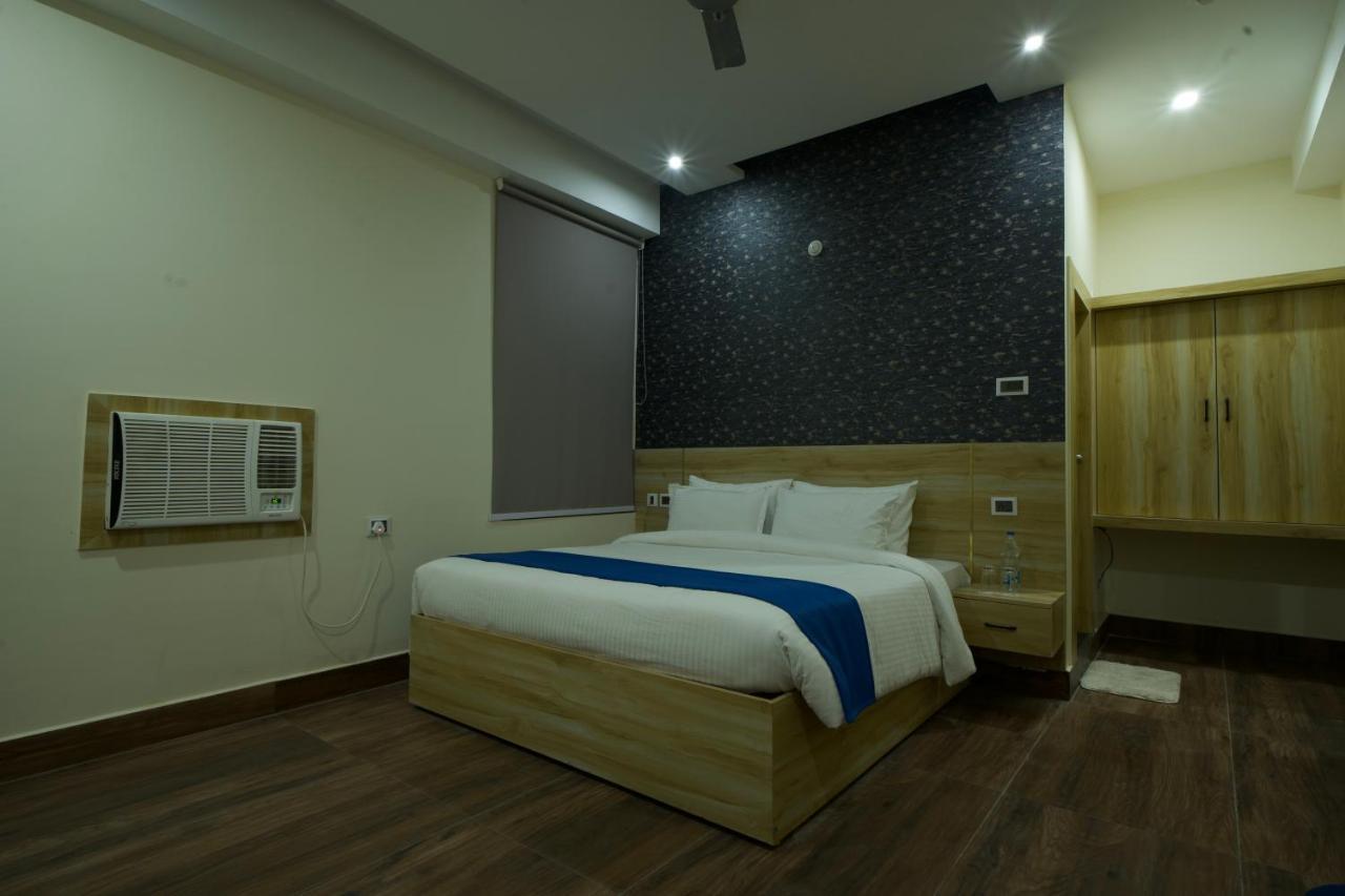 Dolphin Club Otel Chinhat Dış mekan fotoğraf