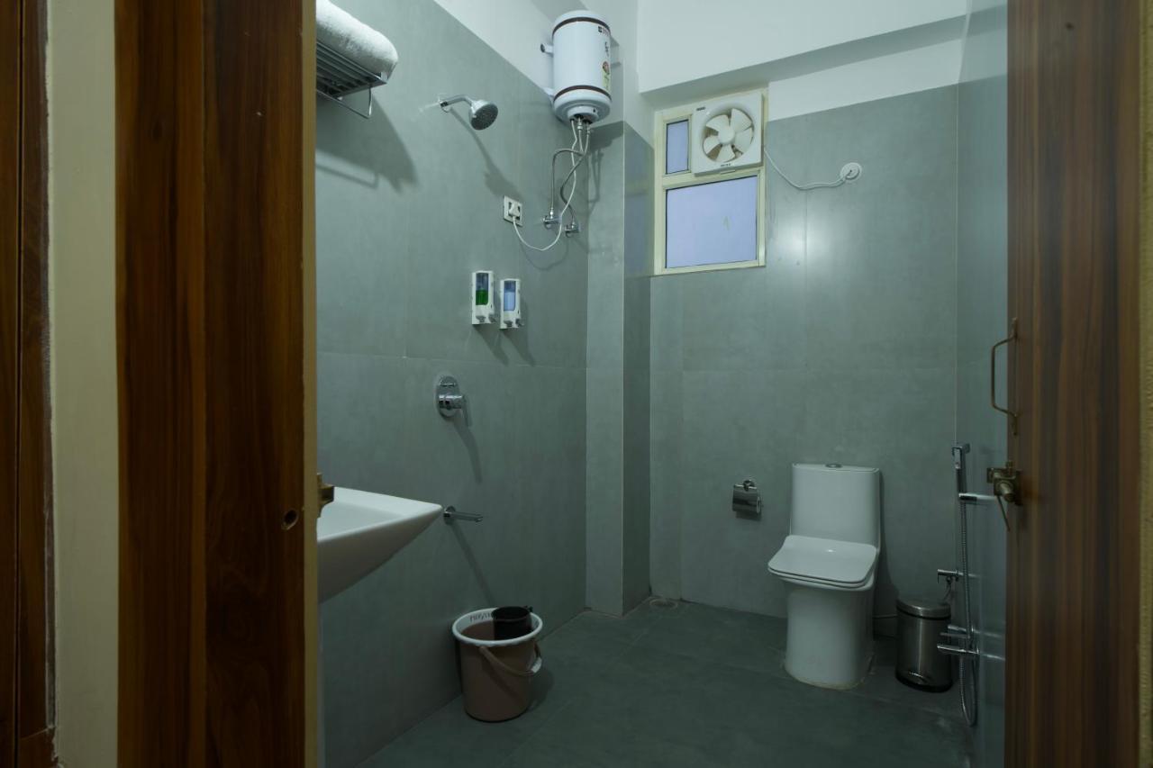Dolphin Club Otel Chinhat Dış mekan fotoğraf