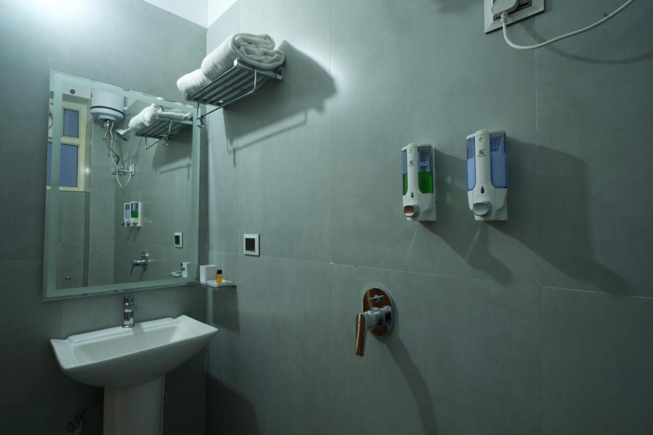 Dolphin Club Otel Chinhat Dış mekan fotoğraf
