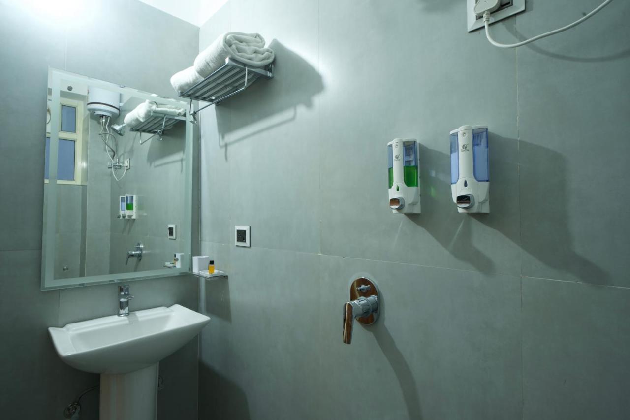 Dolphin Club Otel Chinhat Dış mekan fotoğraf