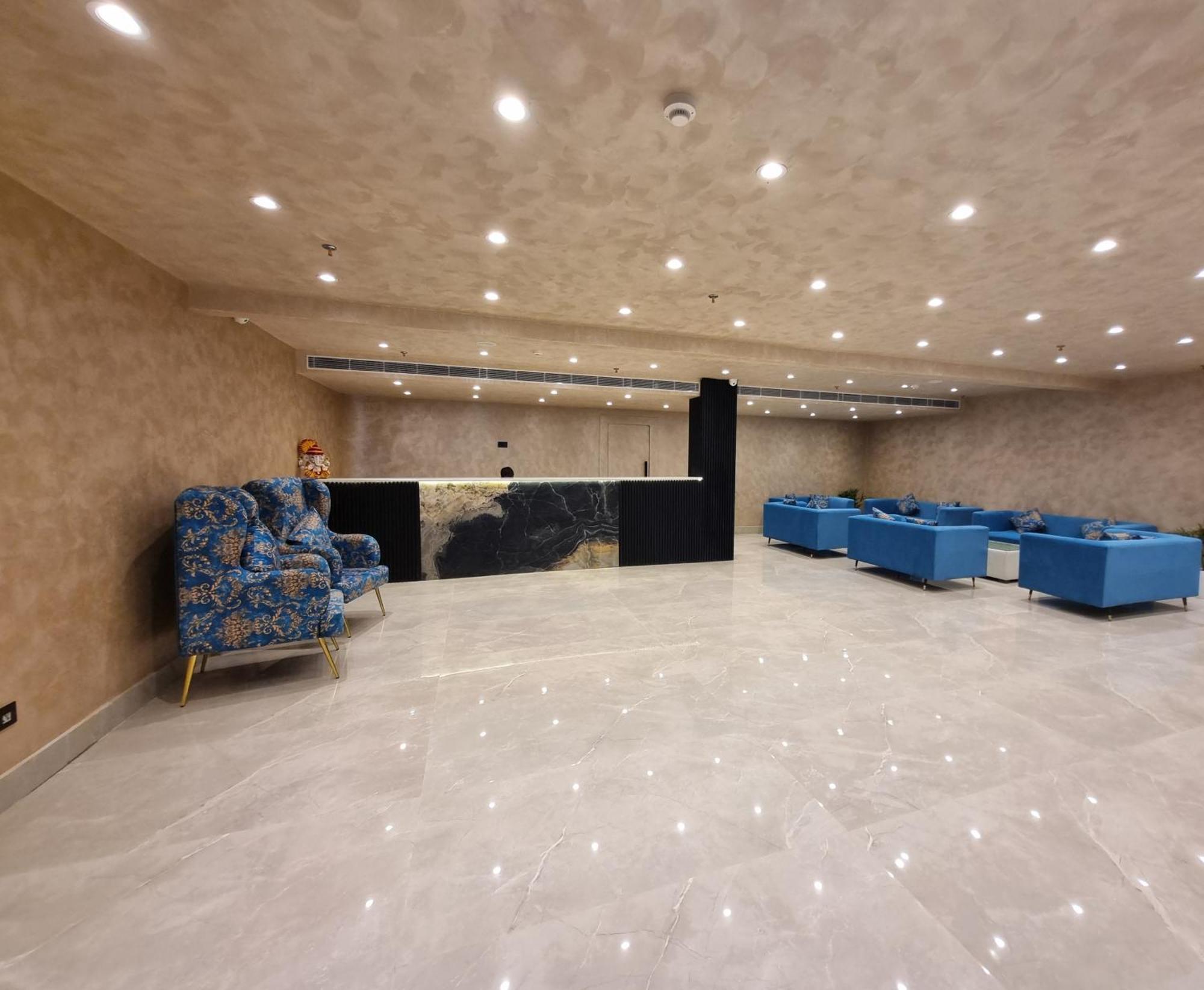 Dolphin Club Otel Chinhat Dış mekan fotoğraf