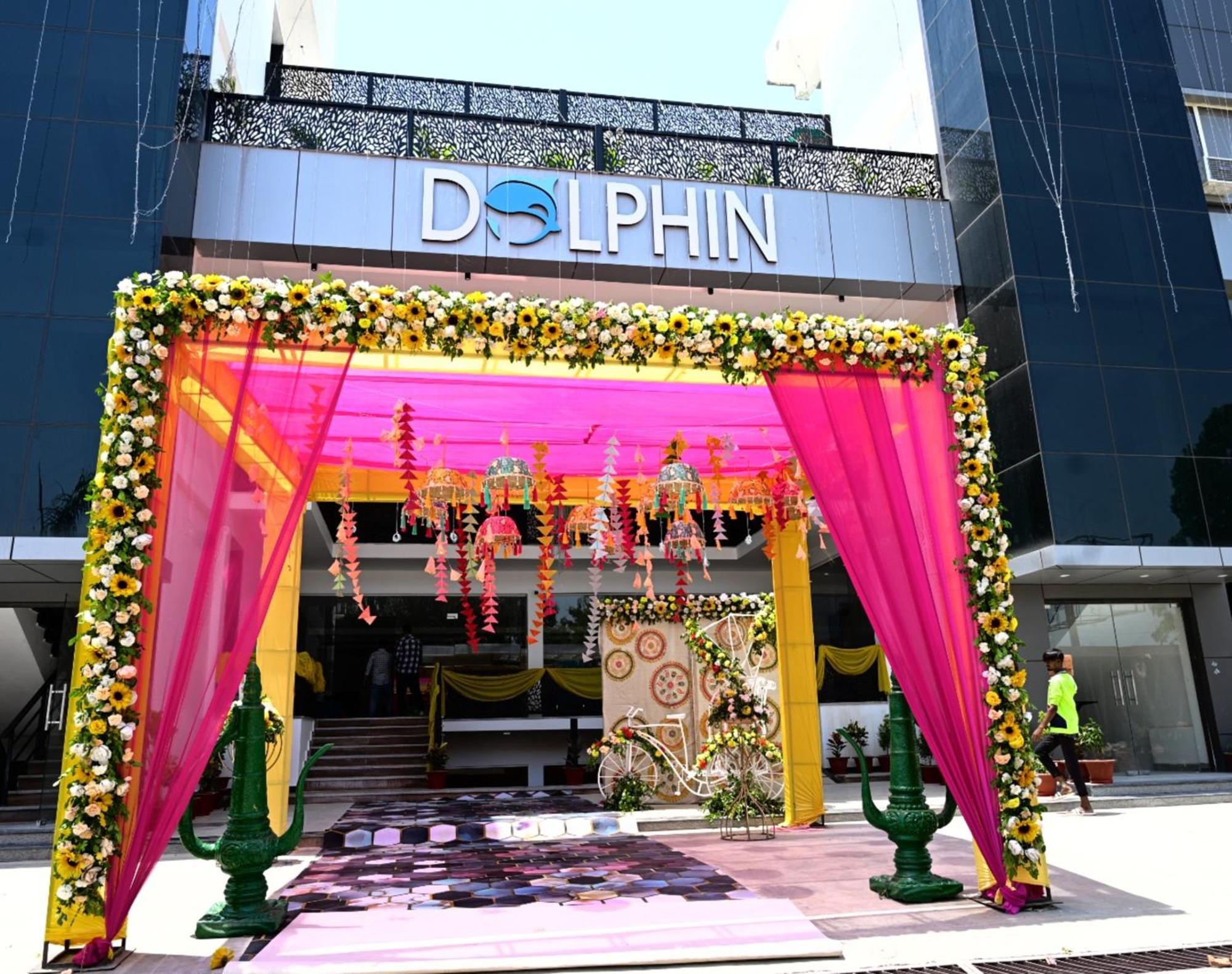 Dolphin Club Otel Chinhat Dış mekan fotoğraf