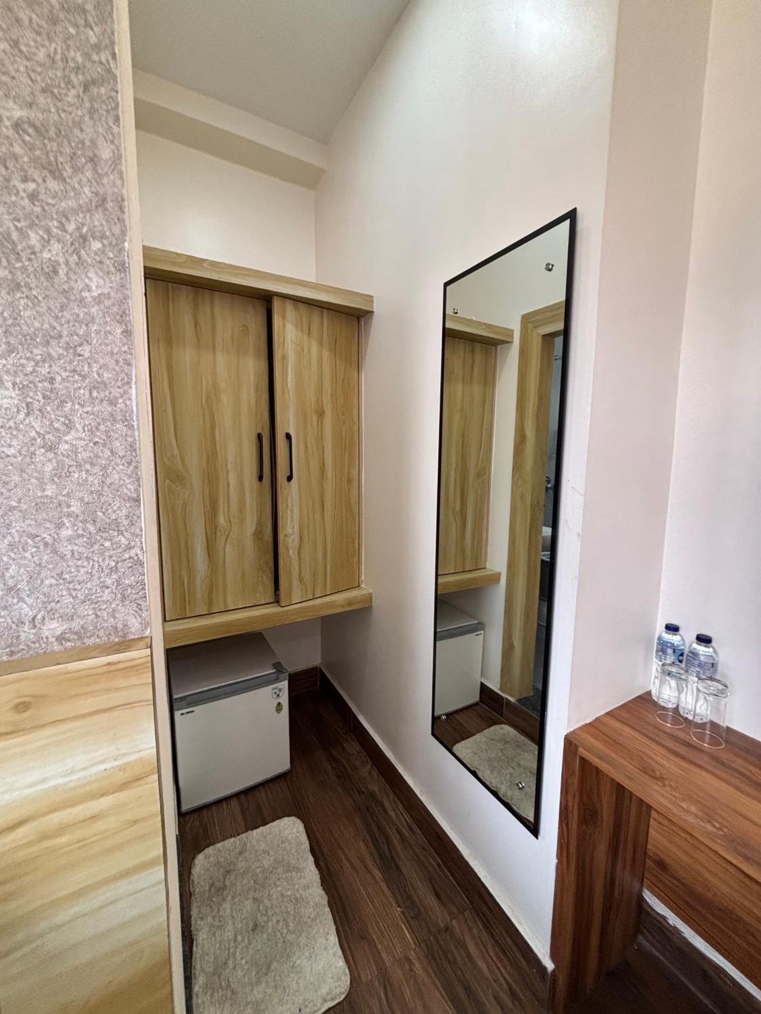 Dolphin Club Otel Chinhat Dış mekan fotoğraf